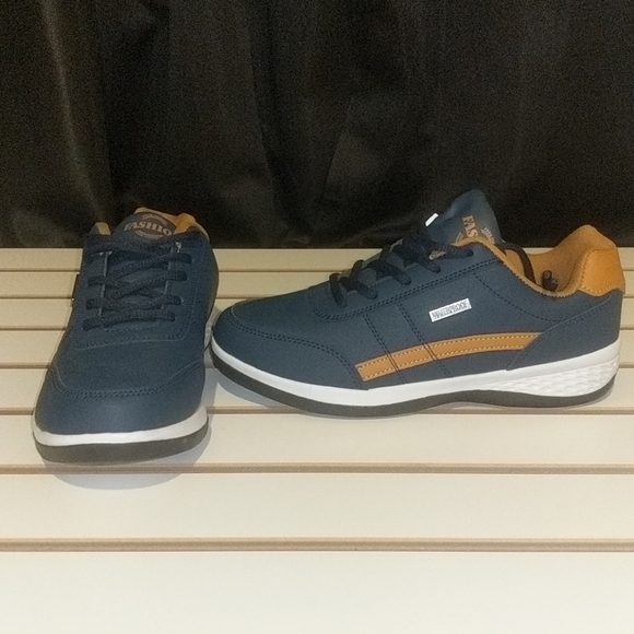 New Fashion Sneakers - Picture 4 of 7